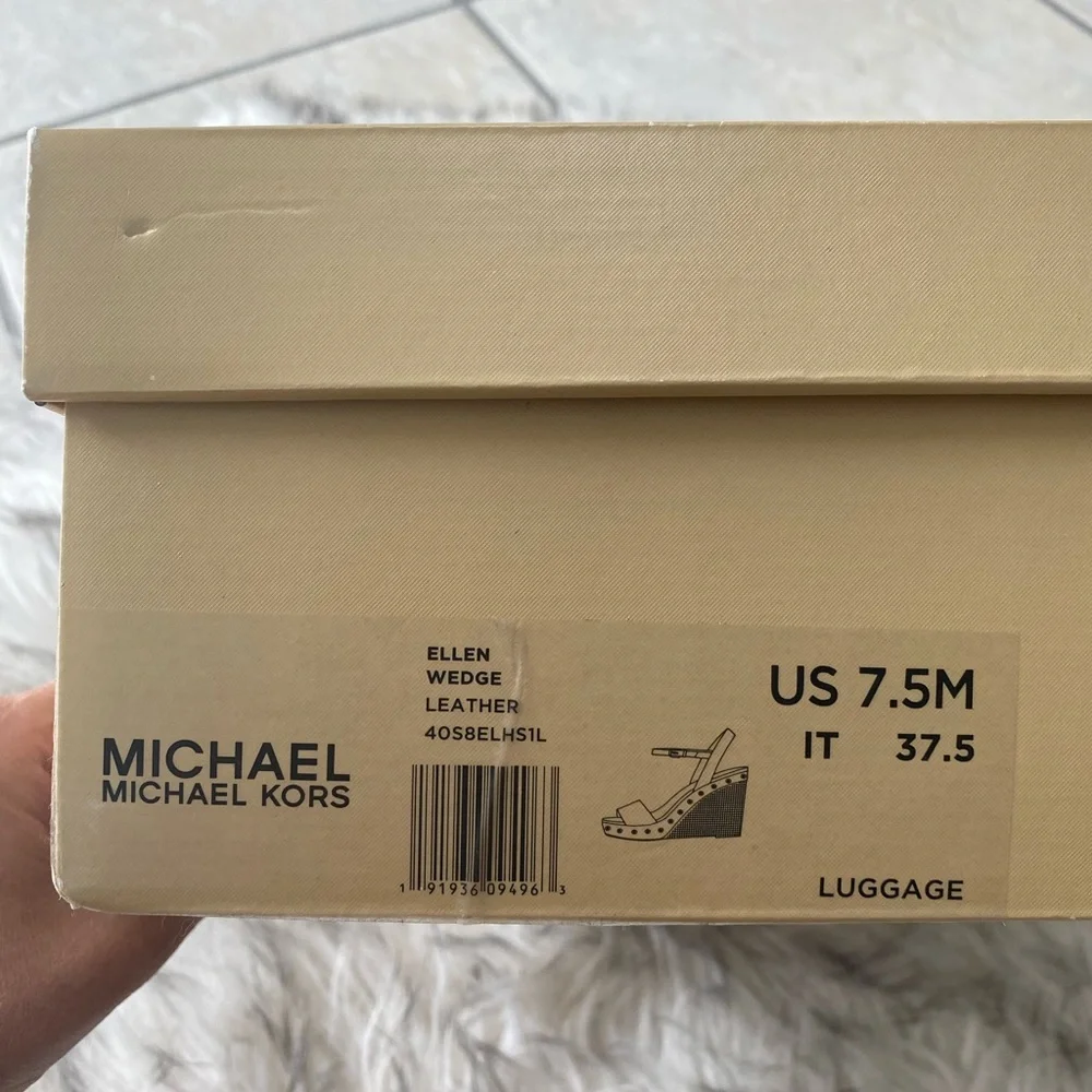 🎉Host Pick! NEW IN BOX! MICHAEL Michael Kors Ellen Wedge - Size 7.5. - Picture 10 of 13
